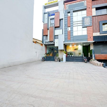 Fabhotel Dc Premium Zirakpur Exterior foto